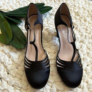 Ellie satin dress pumps